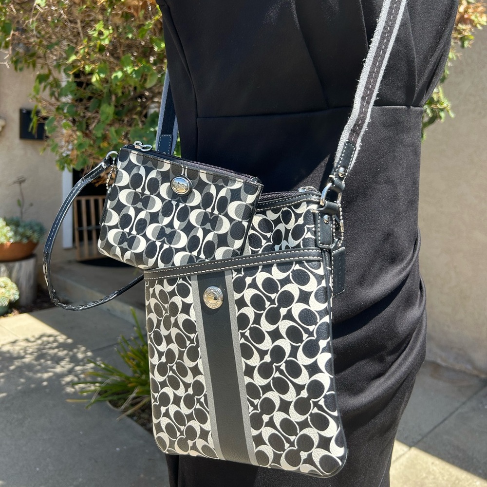 Coach Chelsea Heritage Black and White Crossbody w/ wristlet.